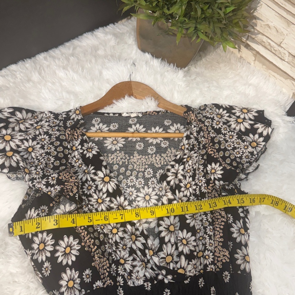 REPOSHED Black Daisy-Print V-Neck Maxi Dress - Picture 7 of 12